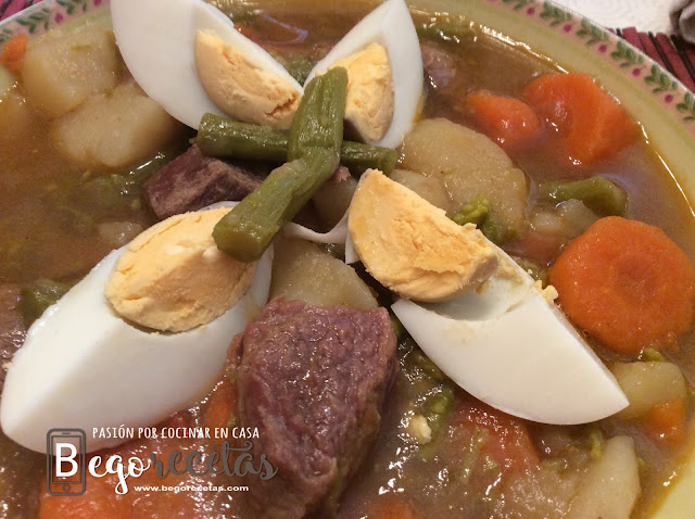 Estofado de ternera, zanahorias, patatas y trigueros