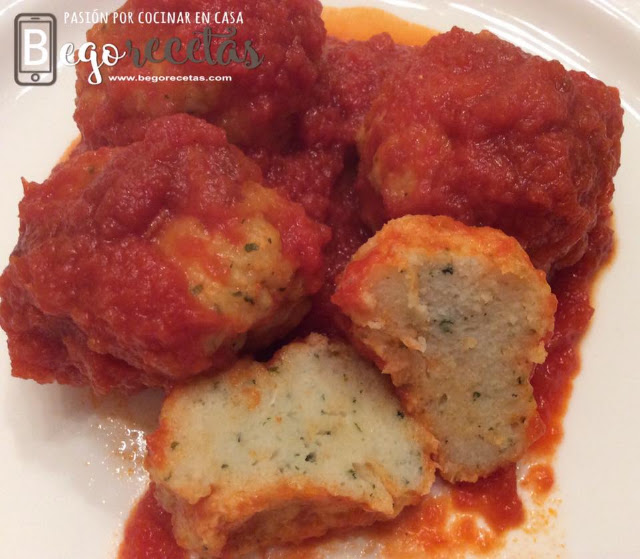 Albóndigas de merluza con tomate