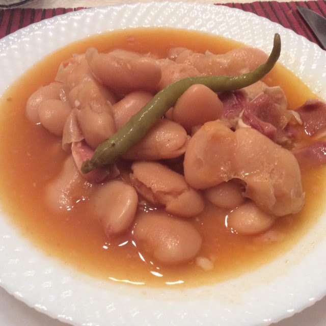 Judiones de La Granja con oreja, a lo "Falsarius Chef"