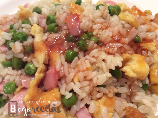 Arroz tres delicias con salsa agridulce casera