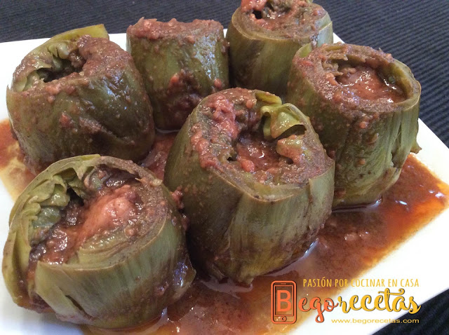 Alcachofas rellenas de paté con reducción de Pedro Ximénez