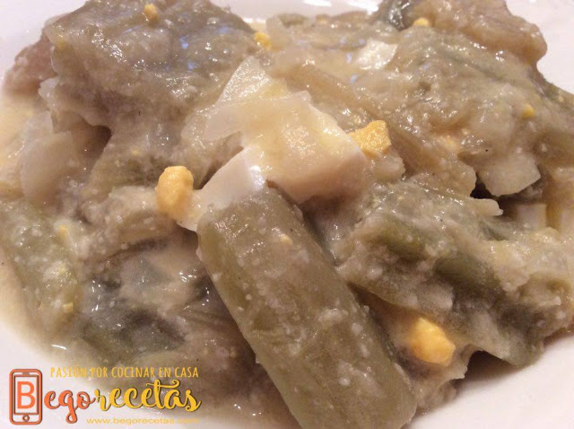 Cardo en salsa de almendras