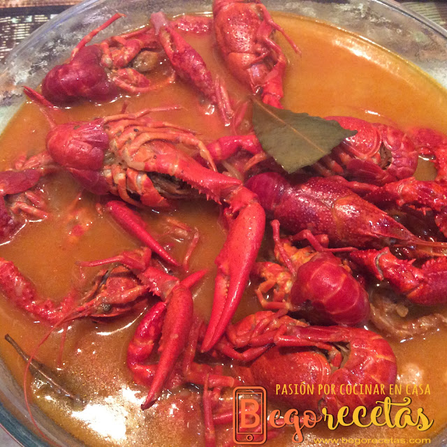 Cangrejos de río en salsa