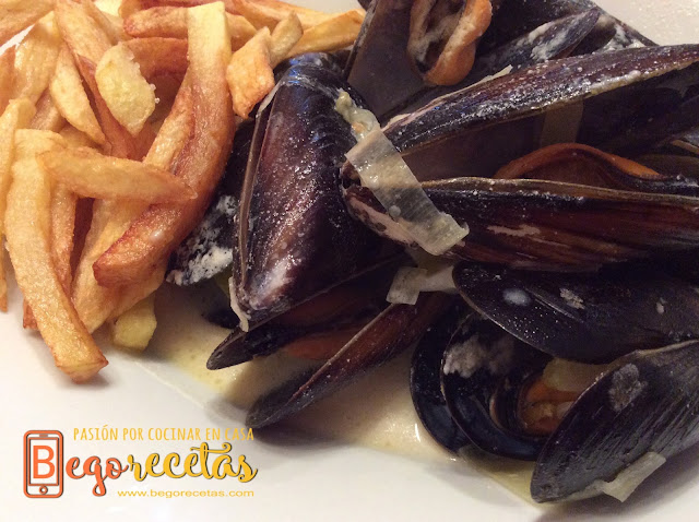 Mejillones al estilo belga, "Moules-frites"
