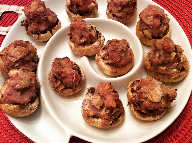 Champiñones rellenos de salchichas